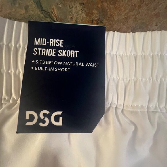 DSG‎ Women's Mid-Rise Stride Skort With Built-In Short, White, Medium - Picture 5 of 9